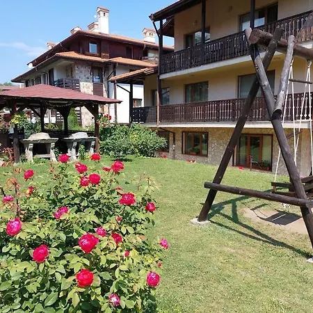 Spacious And Bright With 2 Bedrooms Apartment *