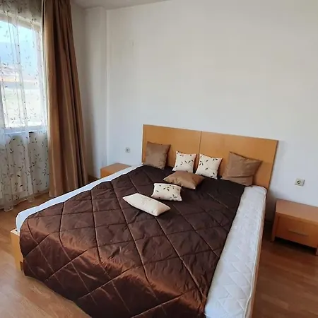 Spacious And Bright With 2 Bedrooms Apartment